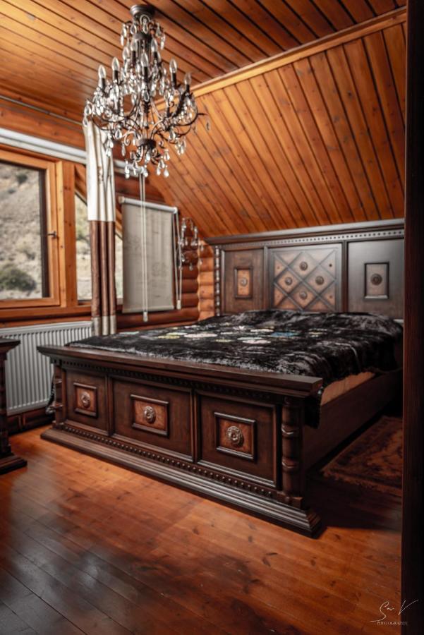 *2 Bdr Log House /Mountains/Queen Bed/Fireplace Gourri Bagian luar foto