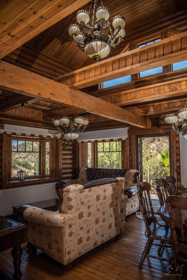 *2 Bdr Log House /Mountains/Queen Bed/Fireplace Gourri Bagian luar foto